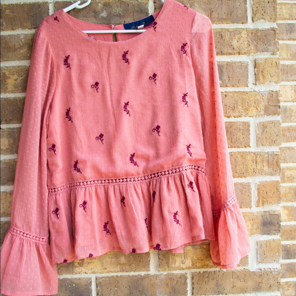 SOLD Super cute top from Francesca’s